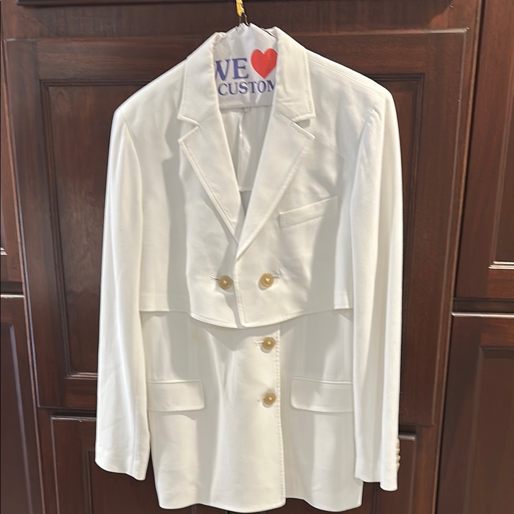 3.2 PHILIP LIM size 2 White Blazer with tan Buttons